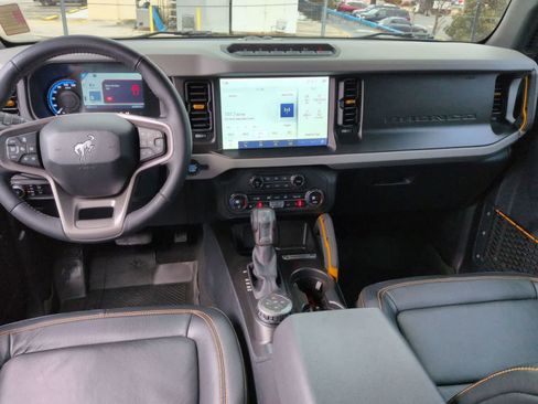 Used 2023 Ford Bronco Badlands image 13