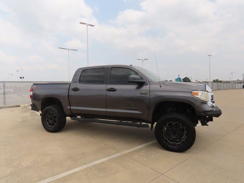 Used 2016 Toyota Tundra SR5 w/ SR5 Upgrade Package AWD/4WD image 7