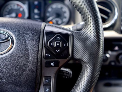 Used 2022 Toyota Tacoma TRD Off-Road AWD/4WD image 14