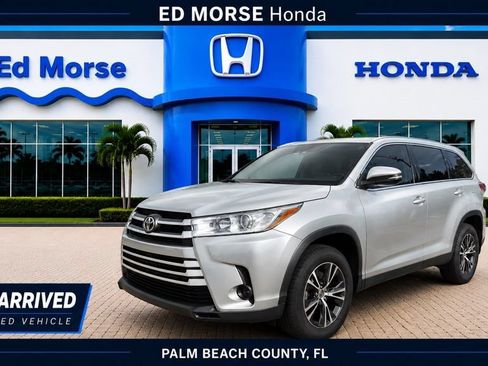 Used 2019 Toyota Highlander LE FWD image 1