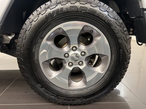 Used 2018 Jeep Wrangler Unlimited Sahara image 7