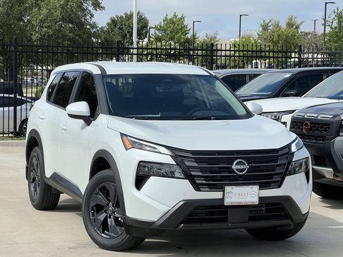 New 2026 Nissan Rogue SV FWD image 2