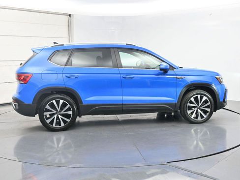 Used 2023 Volkswagen Taos SE w/ Panoramic Sunroof Package AWD/4WD image 26