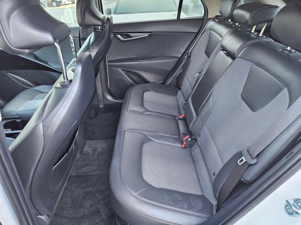 Used 2025 Kia Niro EX Touring FWD image 12