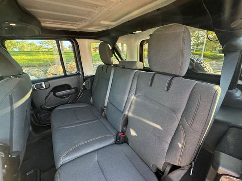 Used 2024 Jeep Wrangler Unlimited AWD/4WD image 12