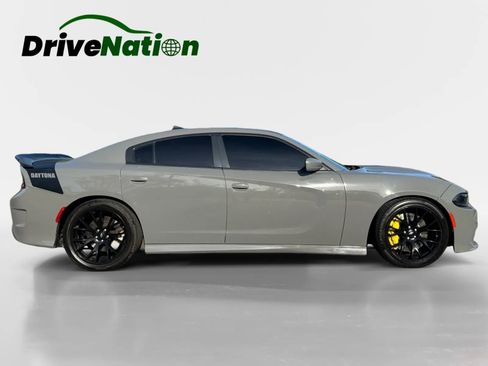 Used 2018 Dodge Charger R/T RWD image 4