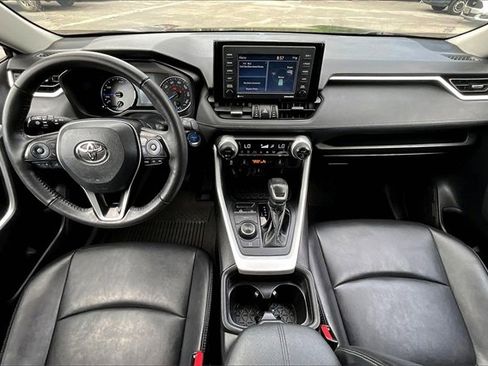 Used 2021 Toyota RAV4 XLE Premium image 30