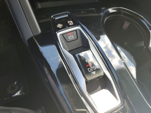 Used 2025 Audi Q5 Premium w/ Convenience Package image 26