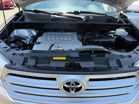 Used 2012 Toyota Highlander Limited w/ Tow Pkg FWD image 33