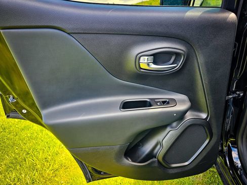 Certified 2022 Jeep Renegade Limited AWD/4WD image 32