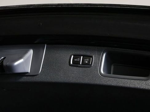 Used 2023 Porsche Macan AWD/4WD image 31