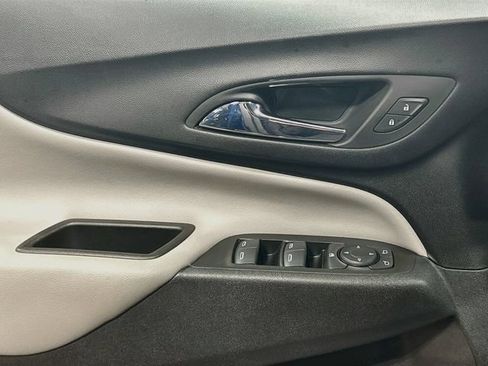 Used 2022 Chevrolet Equinox LS w/ LS Convenience Package FWD image 18