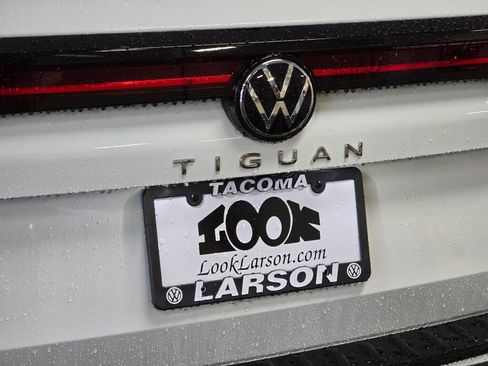 New 2026 Volkswagen Tiguan SE image 16