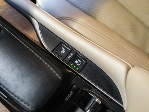 Used 2018 Lexus LX 570 4WD w/ Luxury Package image 34