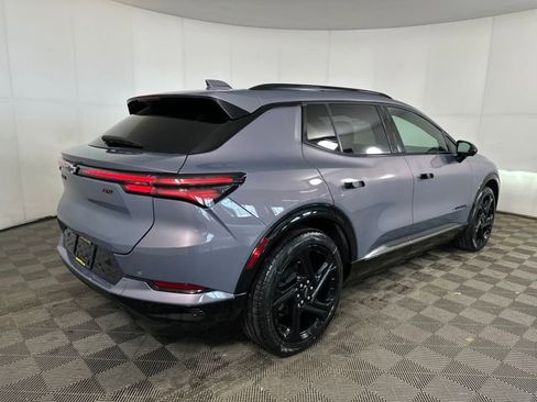 Used 2024 Chevrolet Equinox EV RS image 3