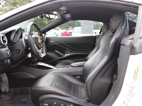 Used 2017 Ferrari California T image 27