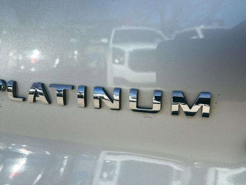 Used 2017 Ford Explorer Platinum image 18