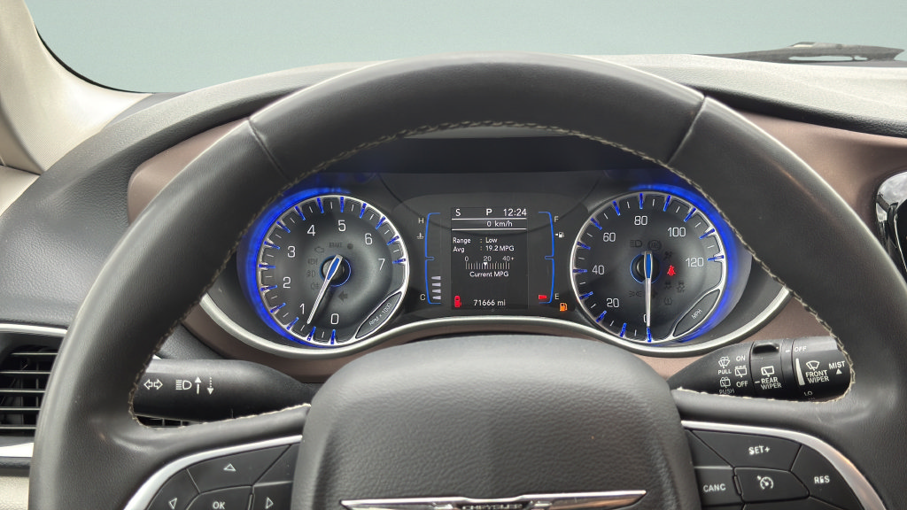 Used 2022 Chrysler Voyager LX FWD image 18