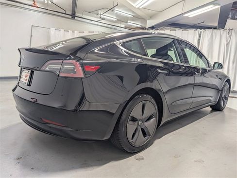 Used 2019 Tesla Model 3 Standard Range image 3