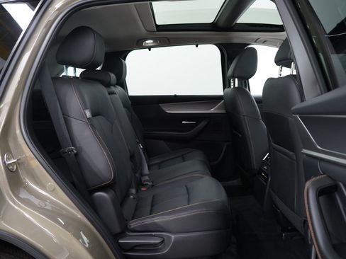 Certified 2025 MAZDA CX-70 Plug-In Hybrid w/ Premium Pkg image 11