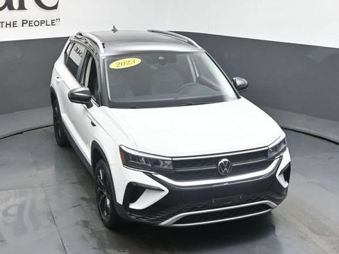 Used 2023 Volkswagen Taos SE w/ Panoramic Sunroof Package FWD image 48