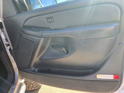 Used 2005 GMC Sierra 2500 SLE w/ Heavy-Duty Power Package image 23