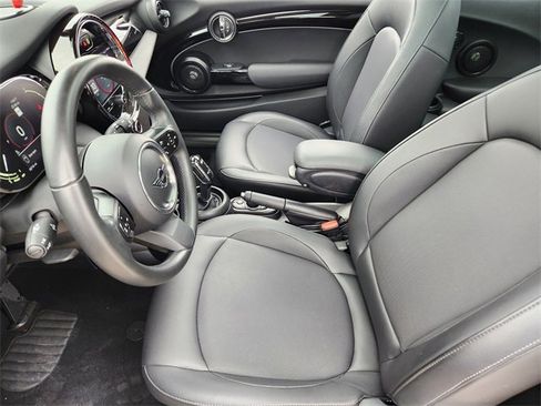 Used 2022 MINI Cooper 2-Door Hardtop image 8