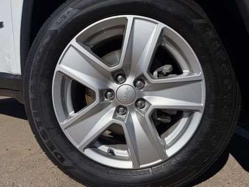 Used 2022 Jeep Compass Latitude image 10