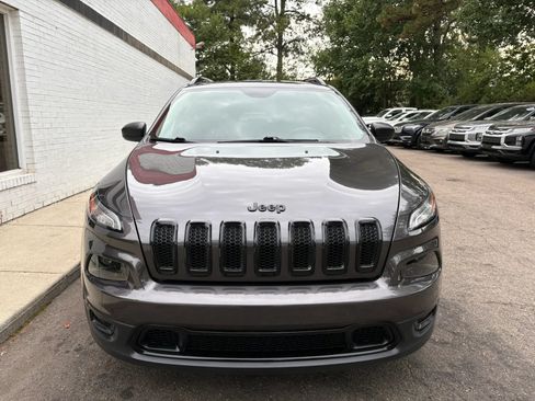 Used 2017 Jeep Cherokee Sport FWD image 3