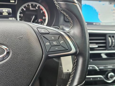 Used 2017 INFINITI QX30 Premium image 31