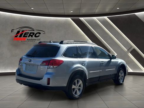 Used 2014 Subaru Outback 3.6R Limited w/ Moonroof Package AWD/4WD image 3