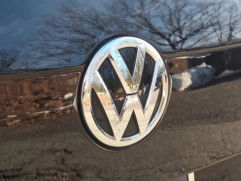 Used 2021 Volkswagen Tiguan SE image 30