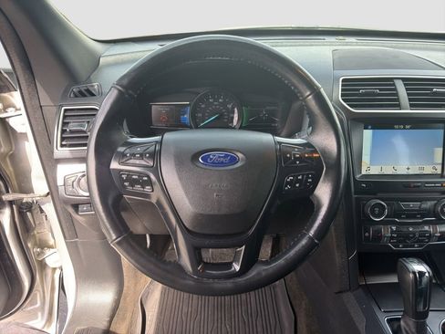 Used 2017 Ford Explorer XLT w/ Equipment Group 202A FWD image 10