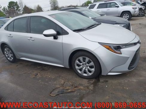 Used 2023 Toyota Corolla LE image 3