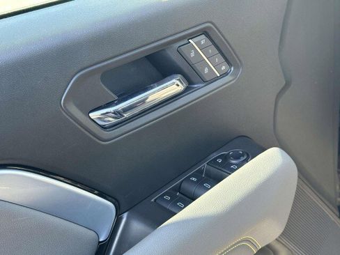 Used 2025 Chevrolet Colorado ZR2 w/ Midnight Edition image 15