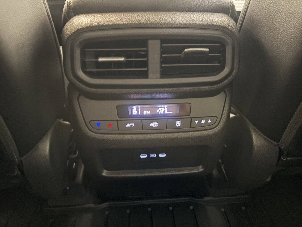Used 2025 Honda Pilot Touring image 14