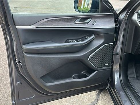 Used 2023 Jeep Grand Cherokee 4WD 4xe image 9