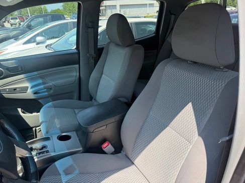 Used 2015 Toyota Tacoma 4x4 Double Cab w/ SR5 Package image 6