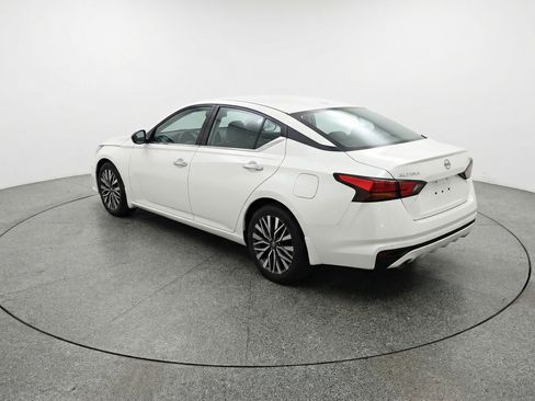 Used 2025 Nissan Altima 2.5 SV FWD image 6