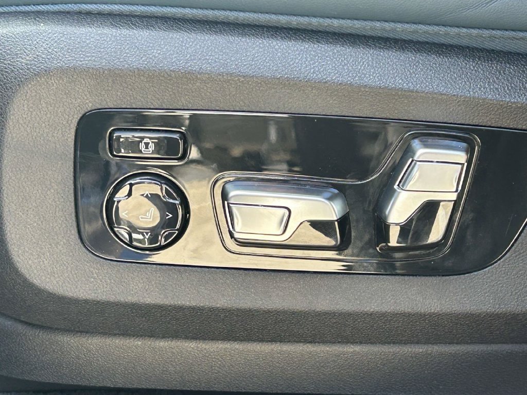 Used 2023 BMW XM AWD/4WD image 16