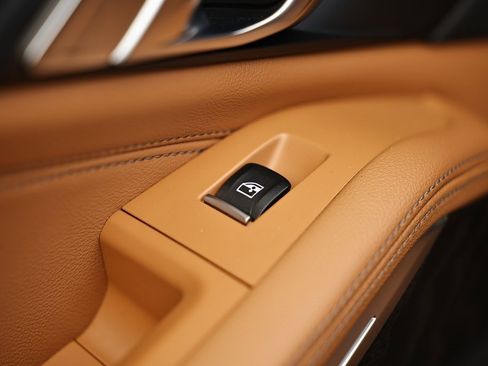 Used 2022 BMW X5 xDrive40i w/ M Sport Package image 25