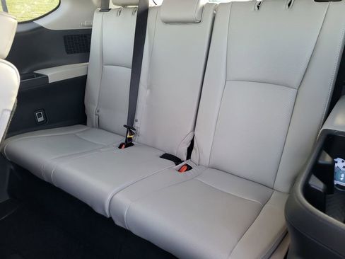 Used 2024 Toyota Grand Highlander Limited image 15