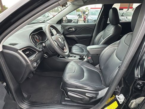 Used 2019 Jeep Cherokee Latitude w/ Popular Appearance Group image 14