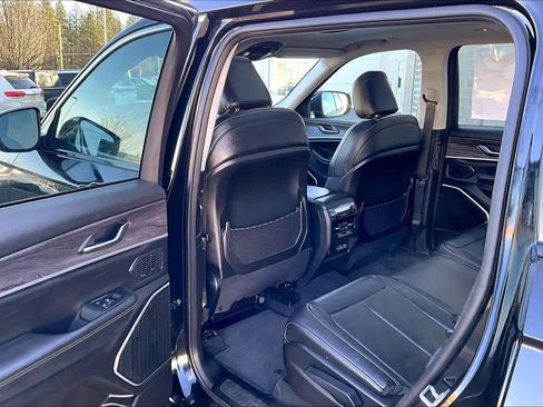 Used 2023 Jeep Grand Cherokee L Limited image 14