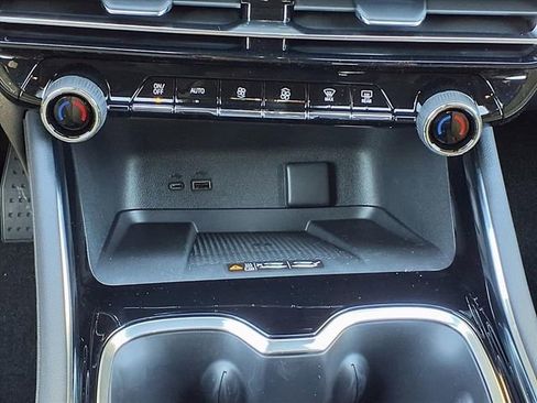 New 2026 Chevrolet Traverse LT image 12