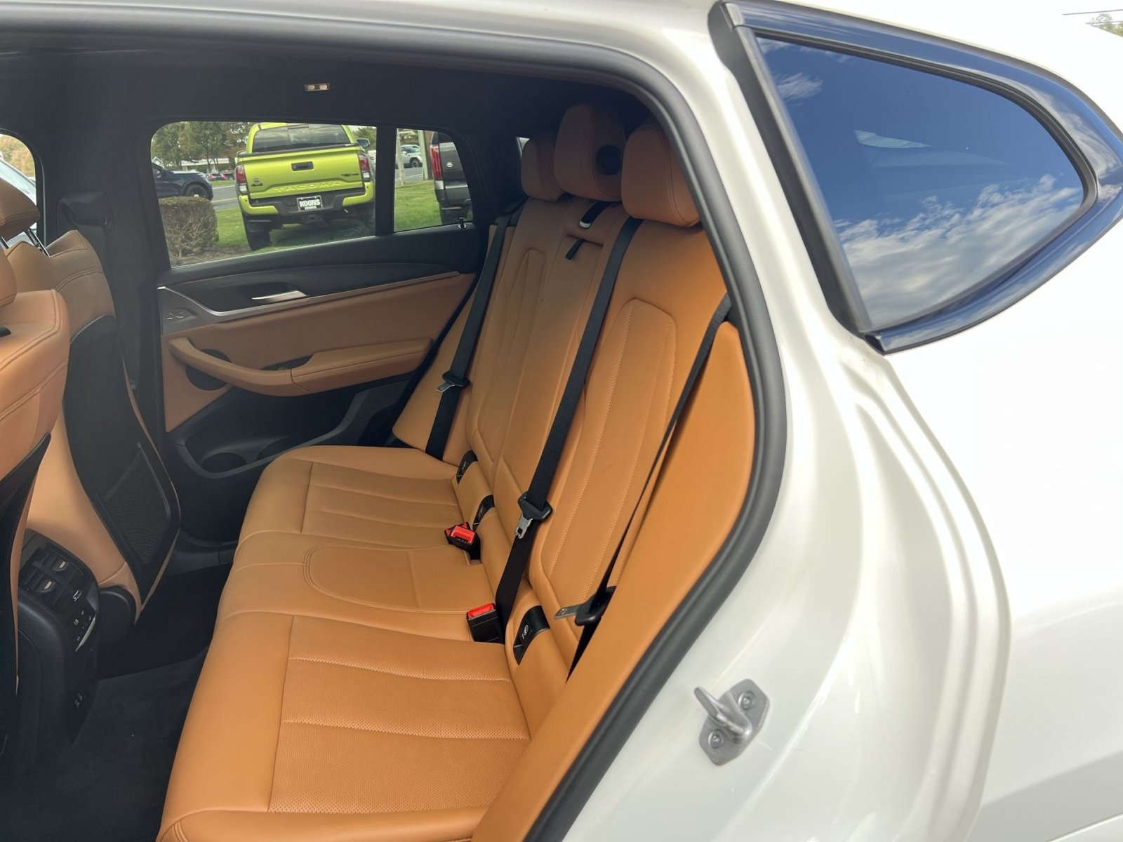Used 2024 BMW X4 xDrive30i w/ M Sport Package AWD/4WD image 25
