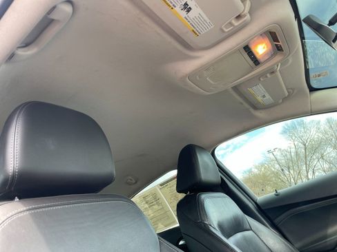 Used 2017 Chevrolet Cruze Premier image 16