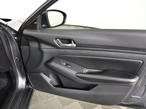 Used 2024 Nissan Altima 2.5 SV FWD image 38