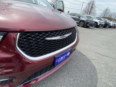 Used 2023 Chrysler Pacifica Touring-L AWD/4WD image 12