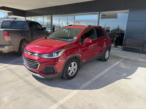 Used 2020 Chevrolet Trax LT w/ Driver Confidence Package image 2
